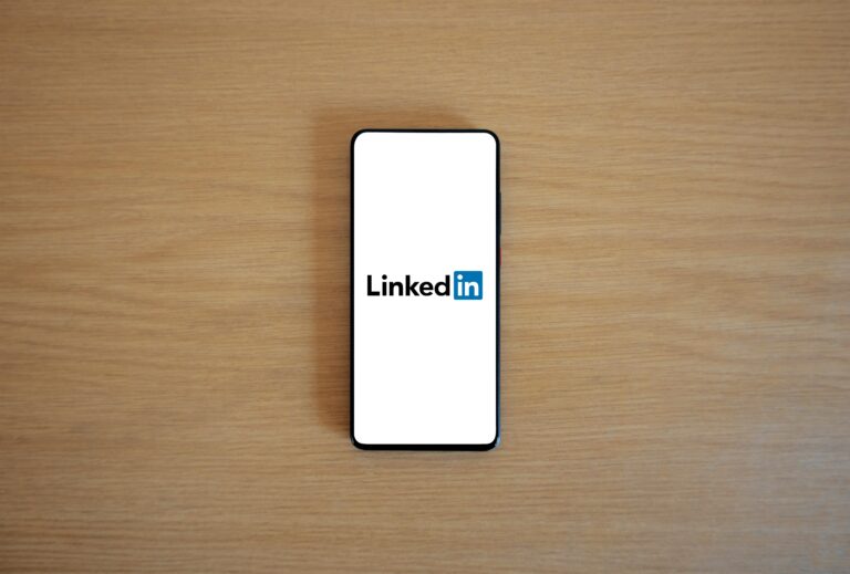 LinkedIn Optimization Tips to Get Noticed by Recruiters