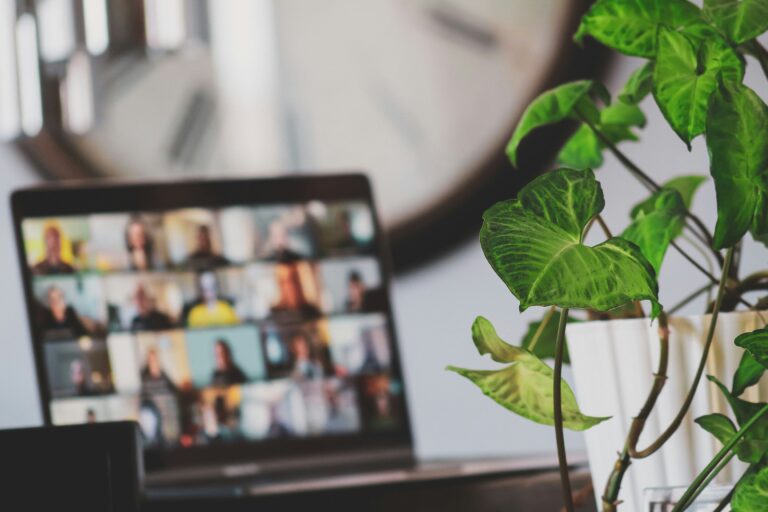 Remote Work vs. Office Work: What’s Best for Your Tech Career?